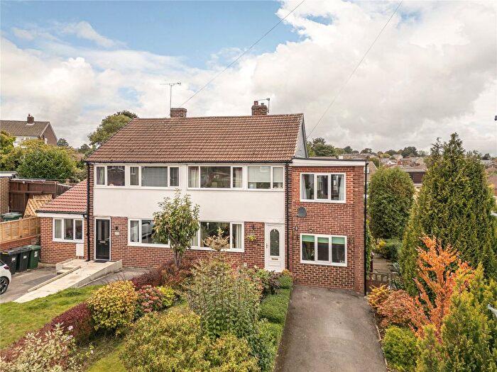 4 Bedroom Semi-detached House For Sale In St. Michaels Close, Thornhill, Dewsbury, WF12
