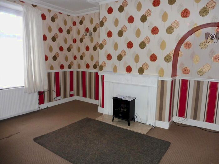2 Bedroom Property To Rent In Emscote Grove, HX1