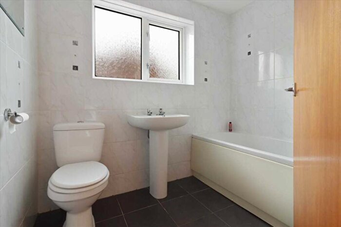 2 Bedroom Detached House To Rent In Belvedere Close, Somersall, S40