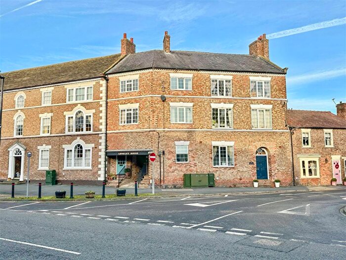 3 Bedroom Town House For Sale In Long Street, Easingwold, York, YO61