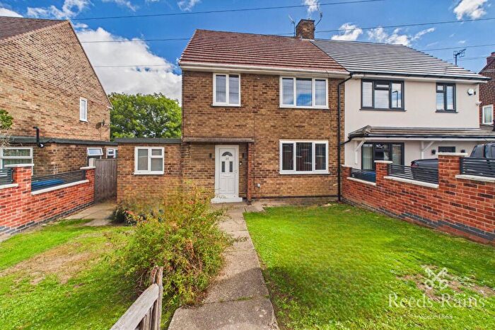 3 Bedroom Semi-Detached House For Sale In Stanley Avenue, Inkersall, Chesterfield, Derbyshire, S43