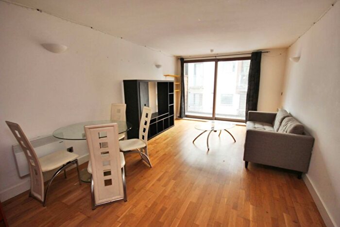 2 Bedroom Flat For Sale In Isaac Way, Manchester, M4
