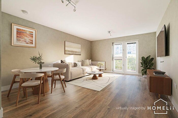 3 Bedroom Flat For Sale In / Poppy Cruick, Edinburgh, EH4