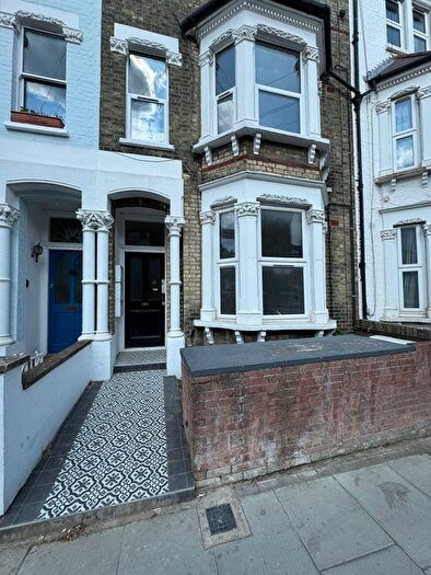 2 Bedroom Flat To Rent In Lavender Sweep, Battersea, SW11