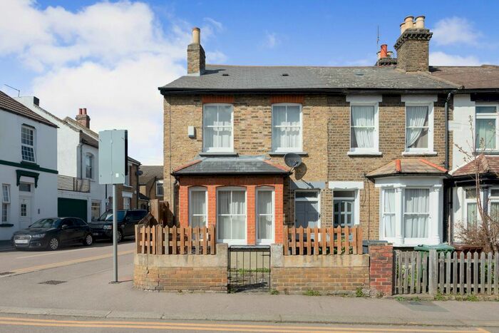 2 Bedroom End Of Terrace House To Rent In Barclay Road, Walthamstow Village, London, E17