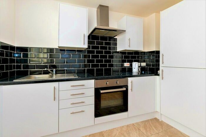 1 Bedroom Apartment To Rent In York Towers, York Rd, Leeds, LS9