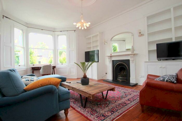3 Bedroom Apartment To Rent In Cromwell Avenue, Highgate, N6