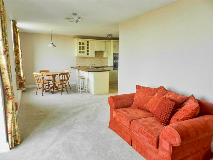 2 Bedroom Flat To Rent In Bramlands Close, Battersea, London, SW11