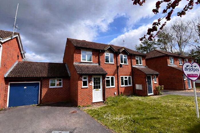 3 Bedroom Semi Detached House For Sale In Galloway Close, Fleet, GU51