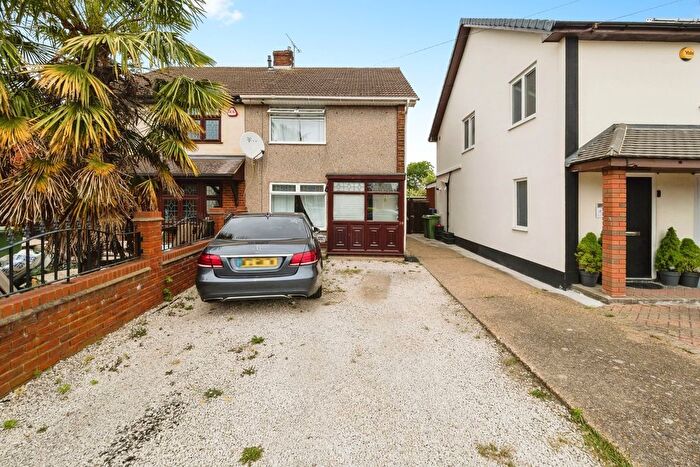 3 Bedroom Detached House For Sale In Adnams Walk, Rainham, RM13