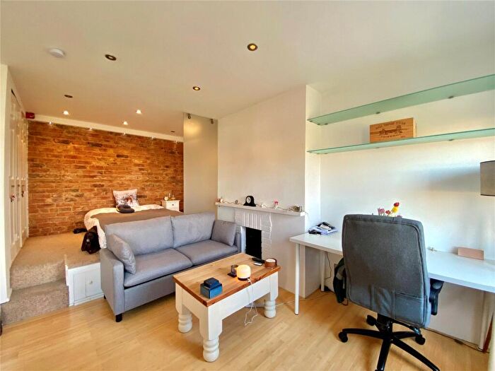 1 Bedroom Flat For Sale In Lansdown Crescent, Cheltenham, Gloucestershire, GL50
