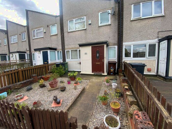 3 Bedroom House To Rent In Dulverton Place, Leeds, LS11