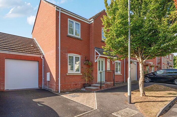 3 Bedroom End Of Terrace House For Sale In Windsor Crescent, Chard, Somerset, TA20