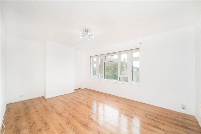 2 Bedroom Flat To Rent In Brook Lane, Blackheath, SE3