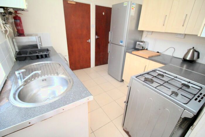 4 Bedroom Terraced House To Rent In King Street, Pontypridd, CF37