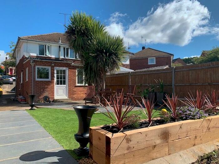 3 Bedroom Semi-Detached House To Rent In Birdhill Avenue, Reading, RG2