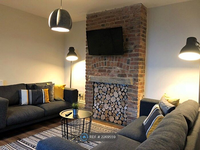 6 Bedroom Semi-Detached House To Rent In Crookesmoor Road, Sheffield, S6