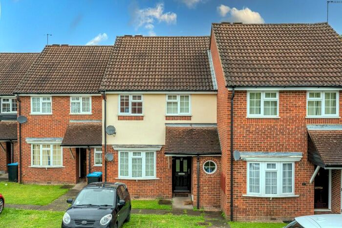 1 Bedroom Maisonette To Rent In Russell Place, Boxmoor, Hemel Hempstead, Hertfordshire, HP3