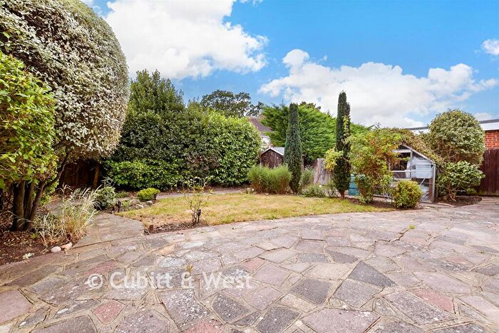 3 Bedroom Detached Bungalow For Sale In Camrose Close, Shirley, Croydon, Surrey, CR0
