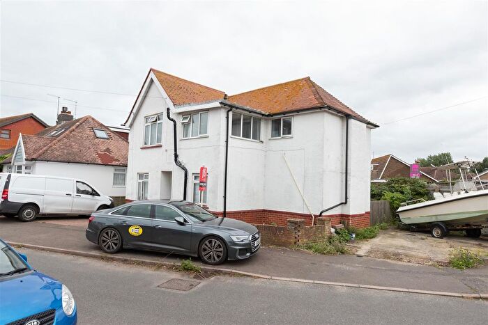 6 Bedroom Property For Sale In West End Way, Lancing, BN15