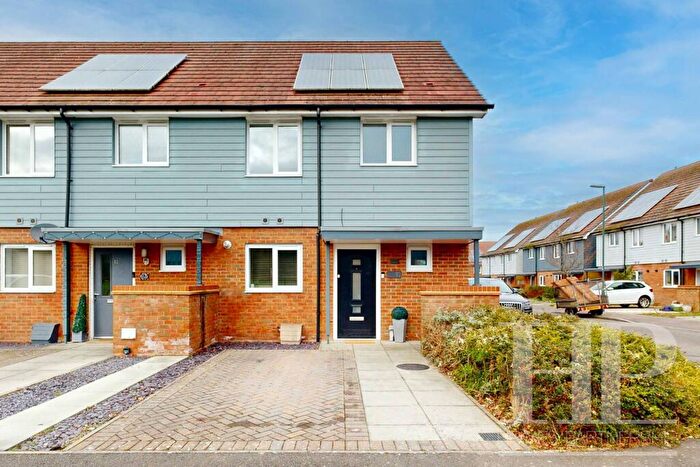 3 Bedroom End Of Terrace House For Sale In Waterfall Crescent, Bewbush, RH11