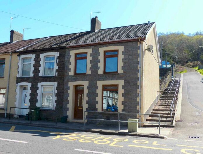 3 Bedroom End Of Terrace House To Rent In Pontshonnorton Road, Pontypridd, CF37
