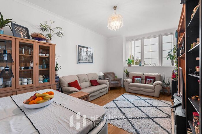 2 Bedroom Flat For Sale In Beningfield Drive, London Colney, St. Albans, AL2