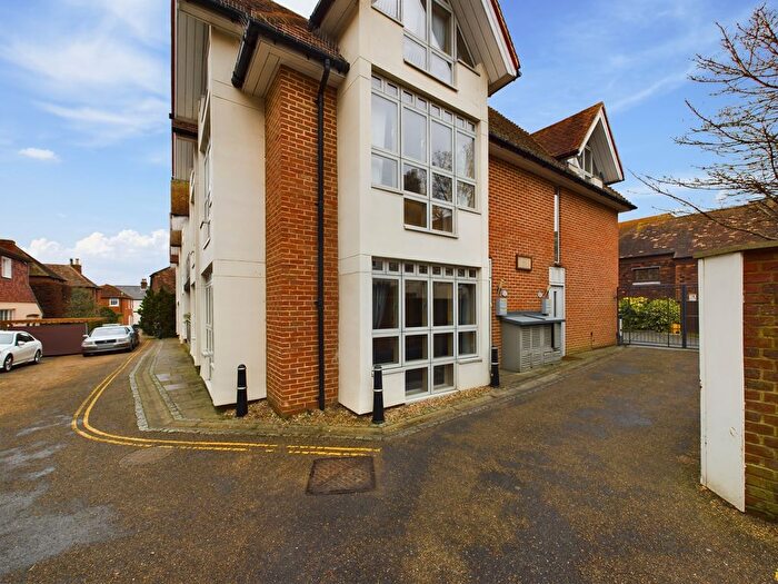 2 Bedroom Town House To Rent In Adelaide Place, Canterbury, CT1