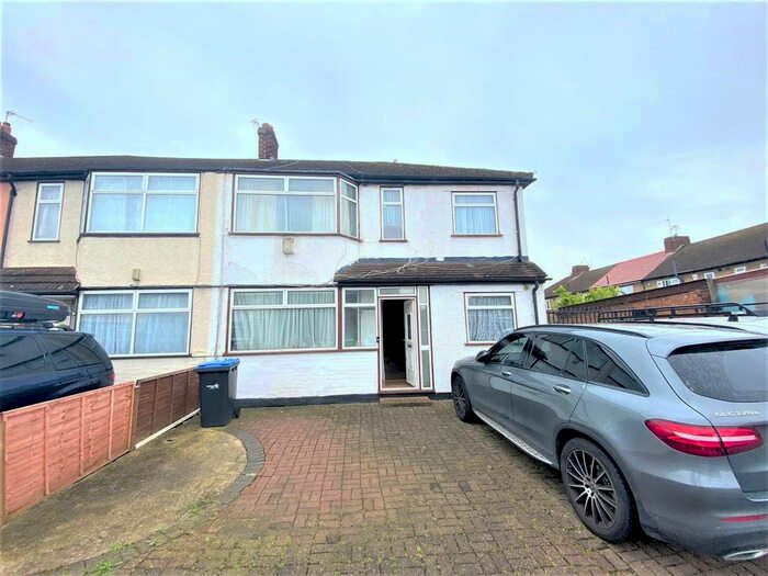 5 Bedroom Property To Rent In Shirley Grove, London, N9