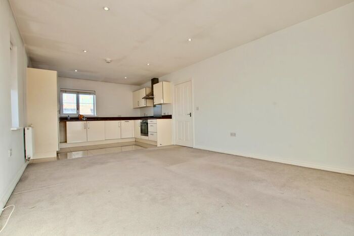 2 Bedroom Flat To Rent In Waratah Drive, Chislehurst BR7