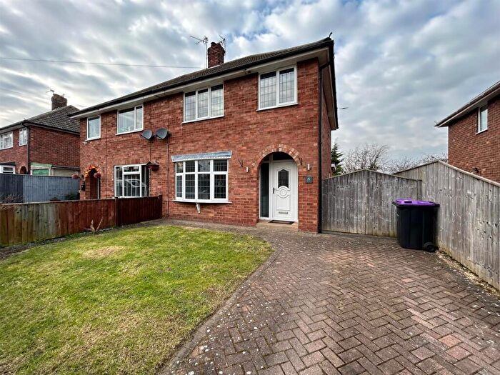 3 Bedroom Semi-Detached House To Rent In Holmes Close, Louth, LN11