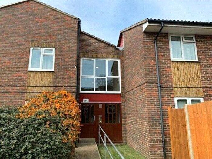 2 Bedroom Flat To Rent In Allum Grove, Tadworth, Surrey, KT20