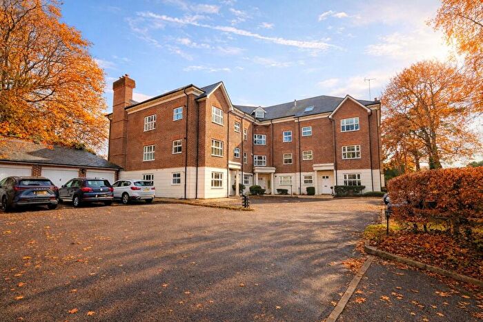2 Bedroom Apartment For Sale In Woodbridge Drive, Camberley, GU15