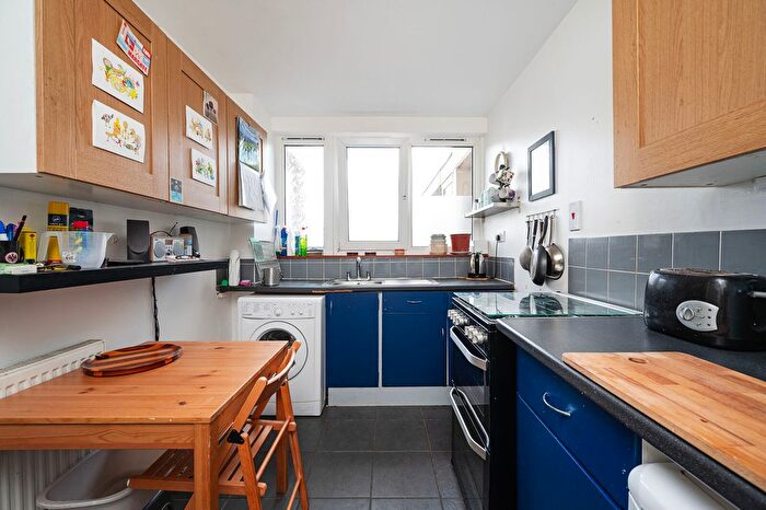 2 Bedroom Flat For Sale In Roman Road, Bow, London, E3