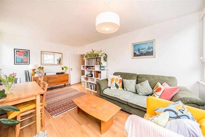 2 Bedroom Flat For Sale In Roman Road, Bethnal Green, E2