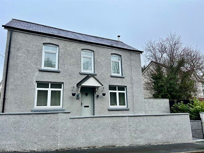 3 Bedroom Detached House For Sale In Cwmfferws Road, Tycroes, Ammanford, SA18