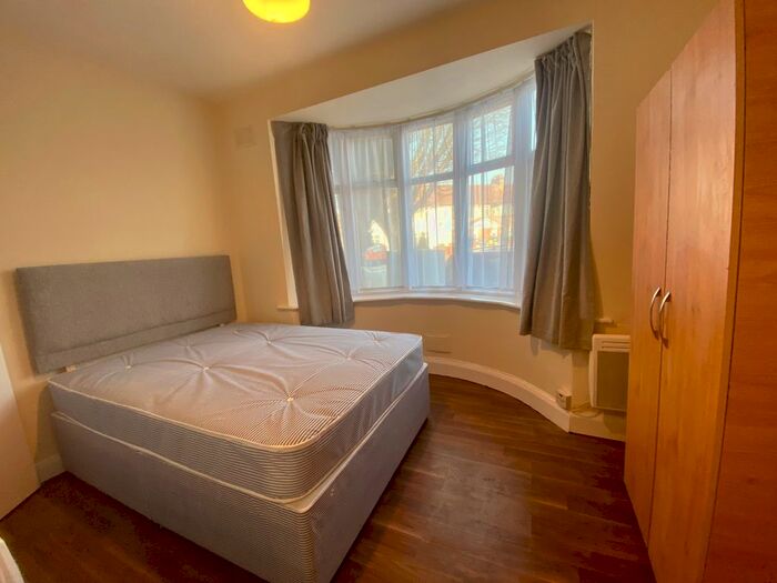 Studio To Rent In Somerset Road, Southall, UB1