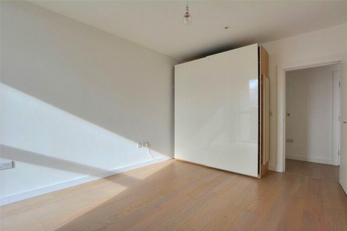 3 Bedroom Flat To Rent In Granite Apartments, River Gardens Walk, London, SE10