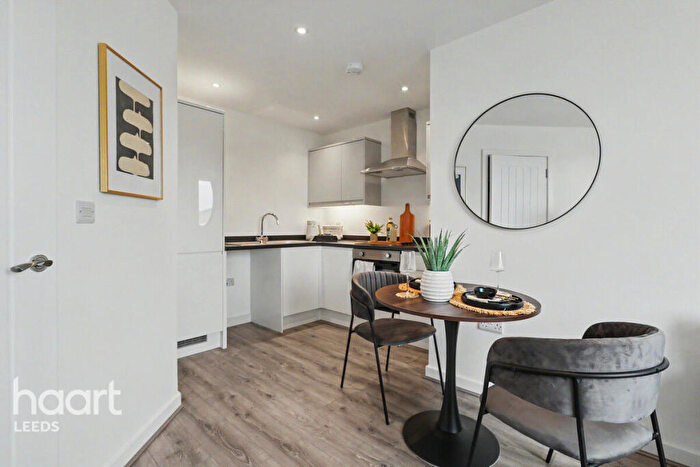 1 Bedroom Apartment For Sale In The Oval, Leeds, LS10
