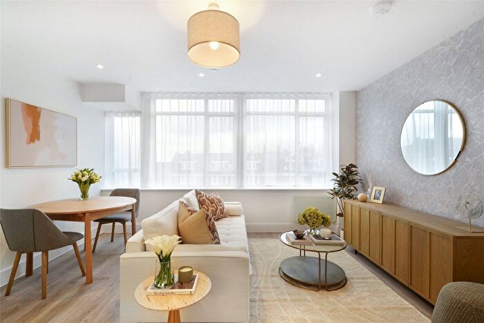 2 Bedroom Flat To Rent In Streatham High Road, London, SW16