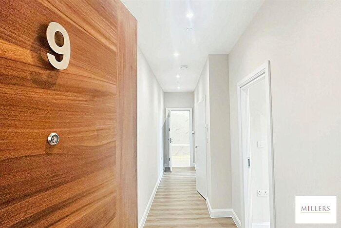 1 Bedroom Flat To Rent In Kestrel House, Bakers Lane, Epping, CM16