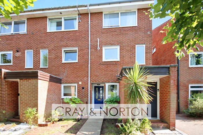 2 Bedroom Maisonette For Sale In Tidenham Gardens, Park Hill, CR0