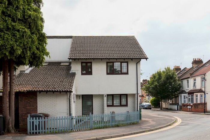 3 Bedroom End Of Terrace House To Rent In Netley Road, Walthamstow, E17