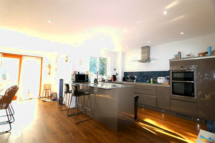 4 Bedroom Semi-Detached House To Rent In Park Road, New Malden, KT3