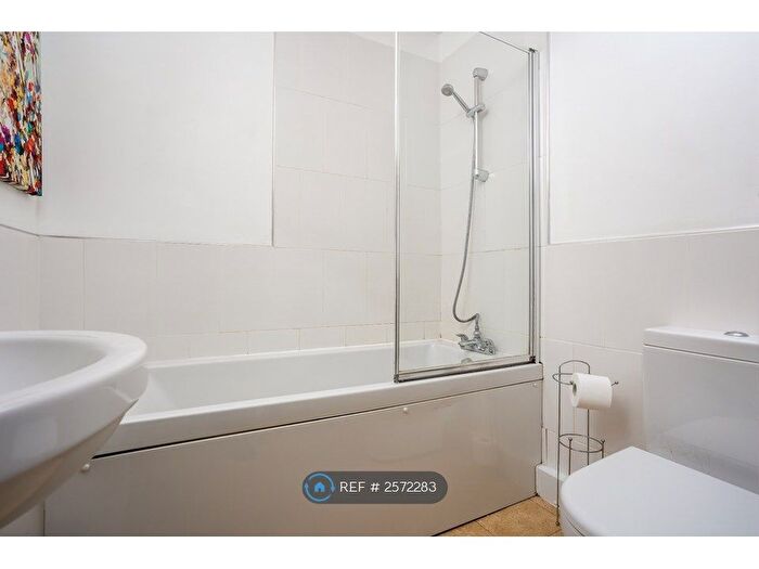 1 Bedroom Flat To Rent In Douglas House, Cheltenham, GL50