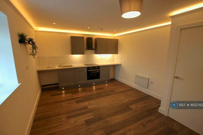 2 Bedroom Flat To Rent In Northenden Road, Sale, M33