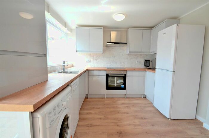 3 Bedroom Terraced House To Rent In Maycroft Gardens, Nottingham, NG3