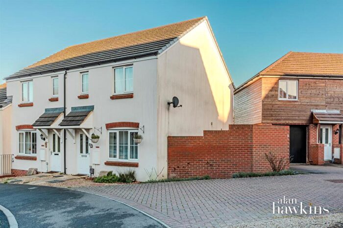 3 Bedroom End Of Terrace House For Sale In Crosstrees, Royal Wootton Bassett, Swindon, SN4