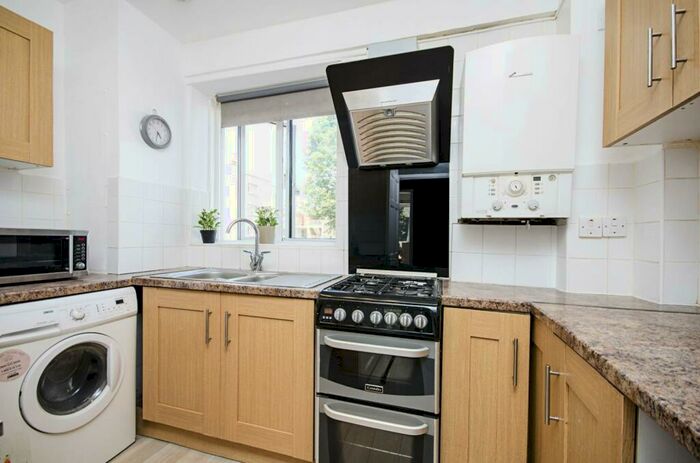 4 Bedroom Flat To Rent In Kilburn Priory, Kilburn, London, NW6