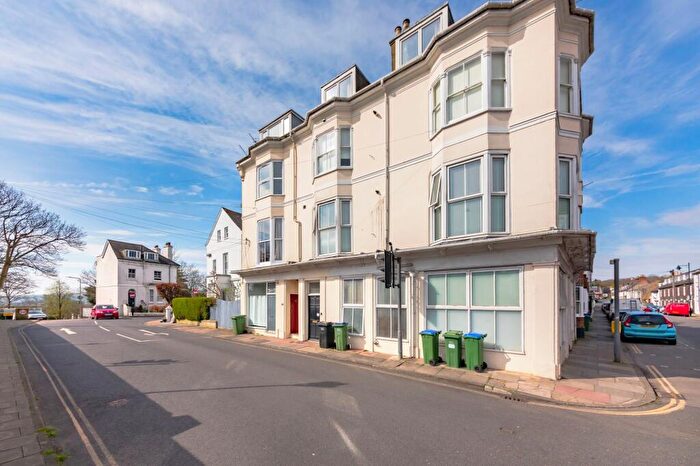 2 Bedroom Flat For Sale In St. Annes Crescent, Lewes, BN7